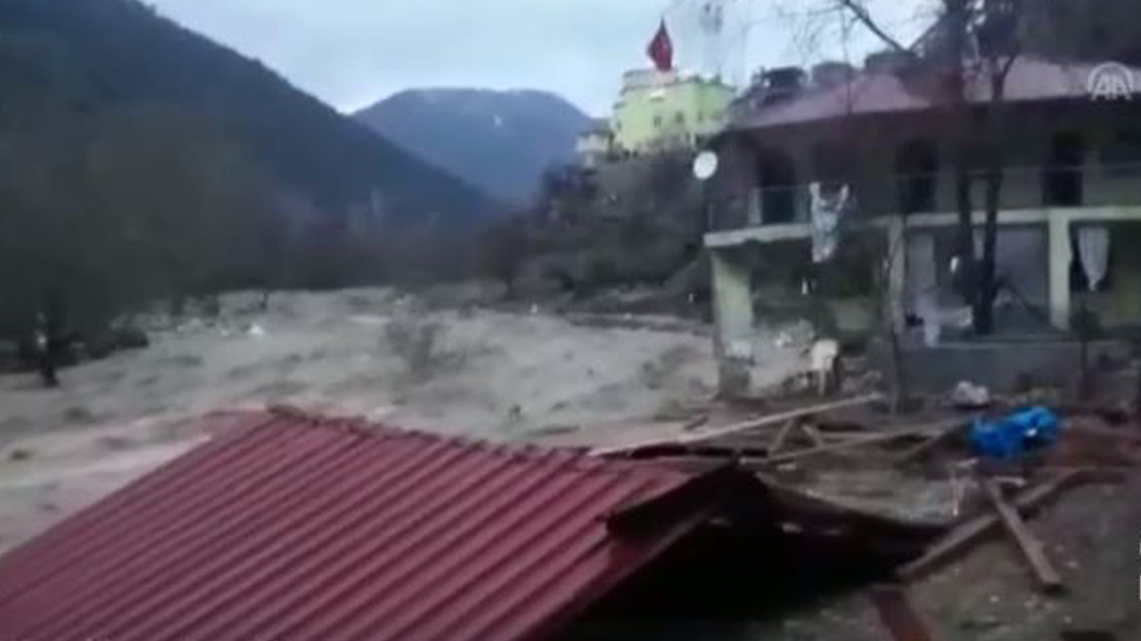 Kayseri'de sağanak sele neden oldu