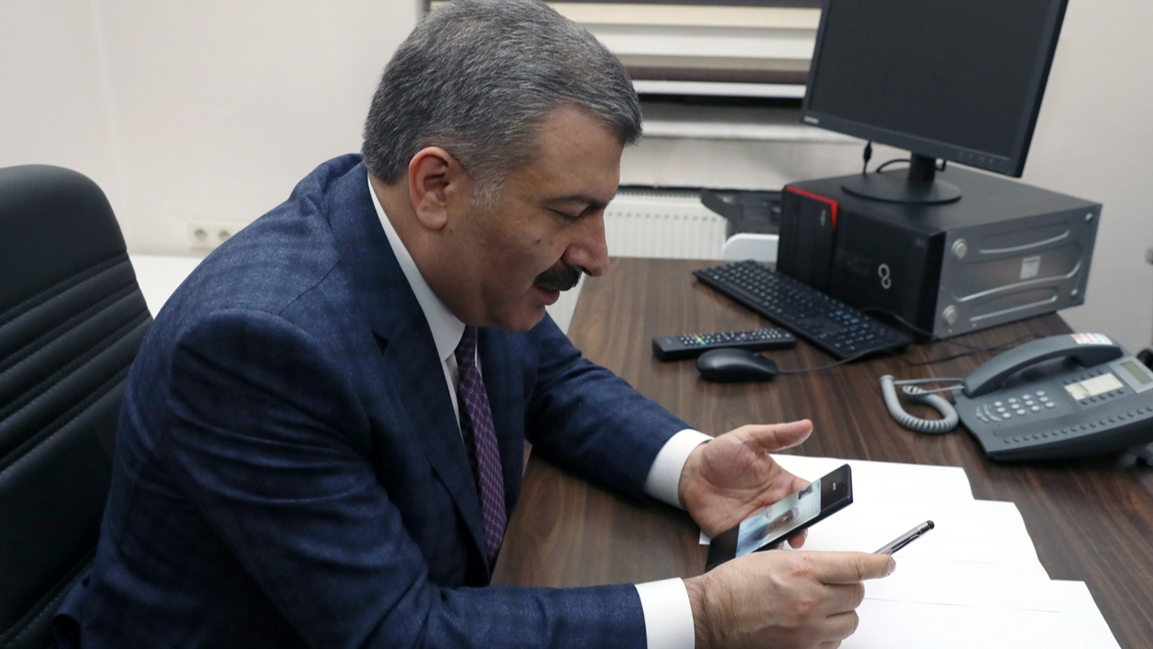 Bakan Koca Çin'den tahliye edilen vatandaşlarla konuştu!