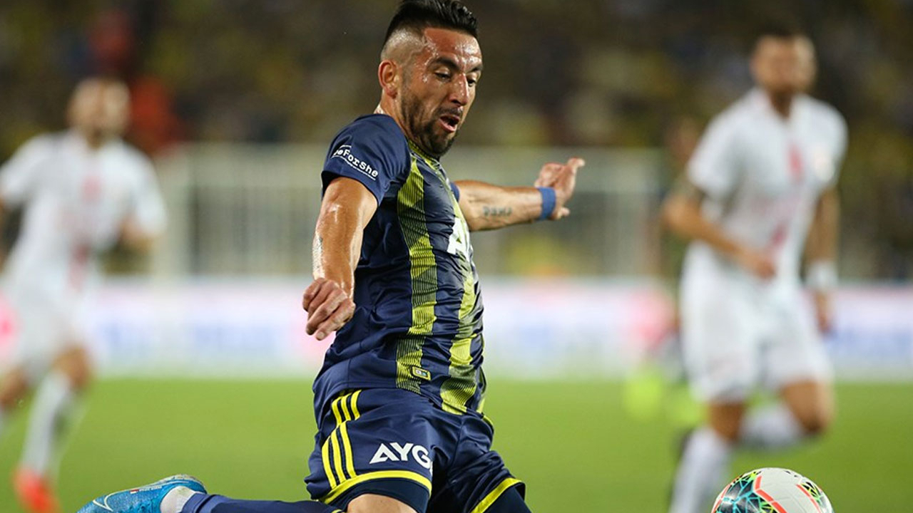 Fenerbahçeli yıldız transfer teklifi aldığını açıkladı!