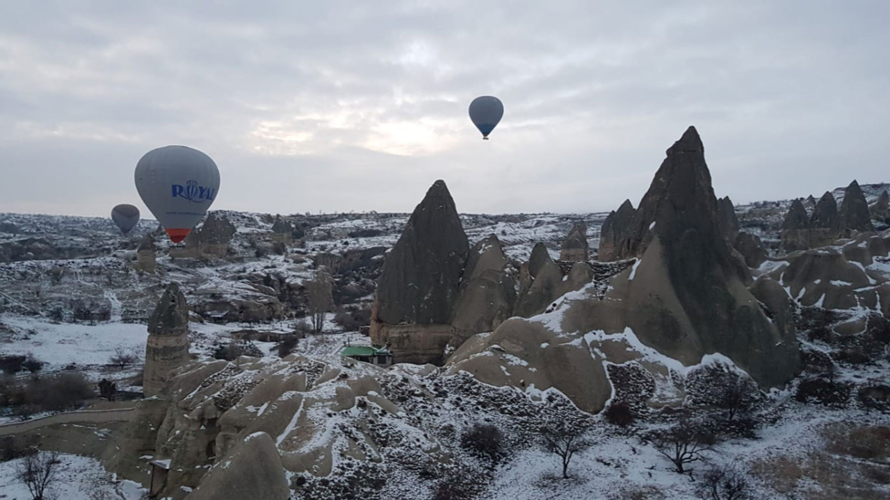 Kapadokya’da balon turlarına kar engeli