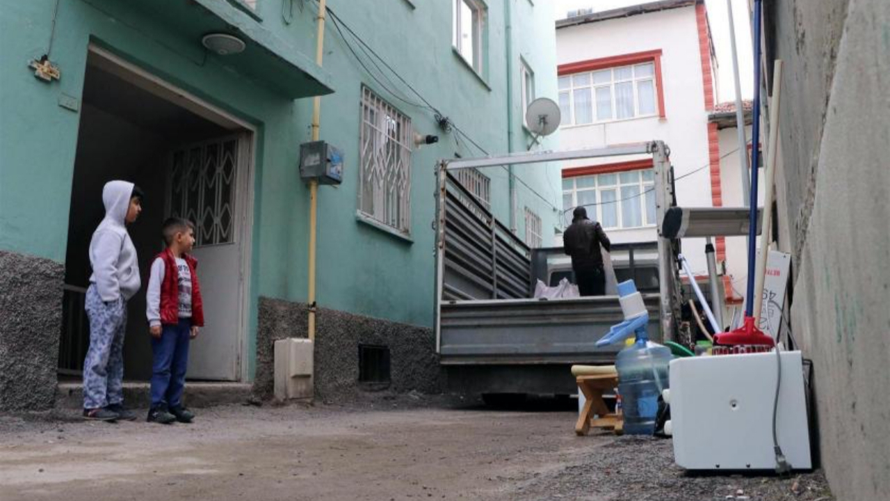 Deprem bölgesinde nakliye ücretleri 2 katına çıktı