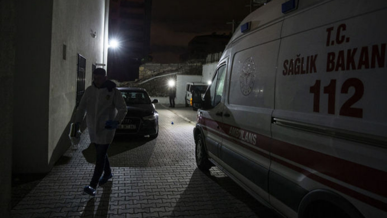 15 yaşındaki genç, annesine silah doğrultan babasını öldürdü