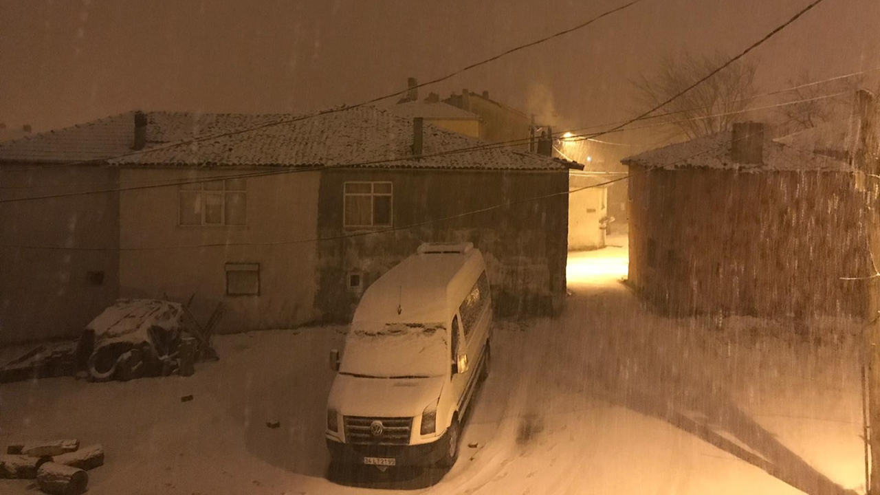 İstanbul, Çatalca beyaza büründü...