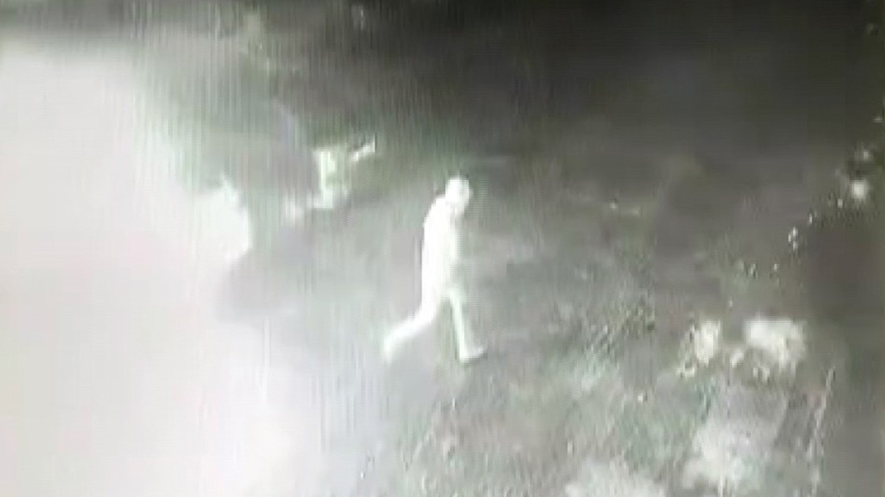 Adana'da kendisini terk eden sevgilisinin arabasını yaktı