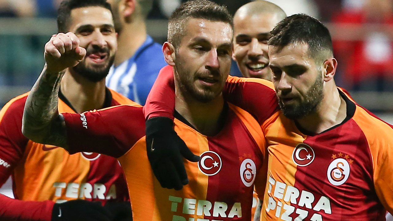 Adem Büyük Aslan'ı sırtladı...