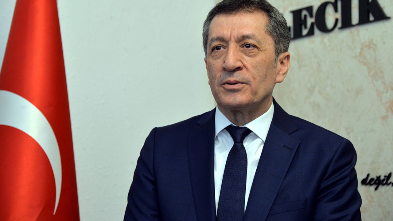 Bakan Selçuk durumu böyle tarif etti: Sen ağa ben ağa, bu inekleri kim sağa...