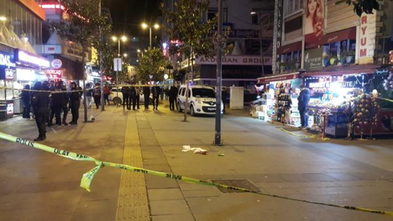 Yemek yerken seken kurşunla başından vuruldu!