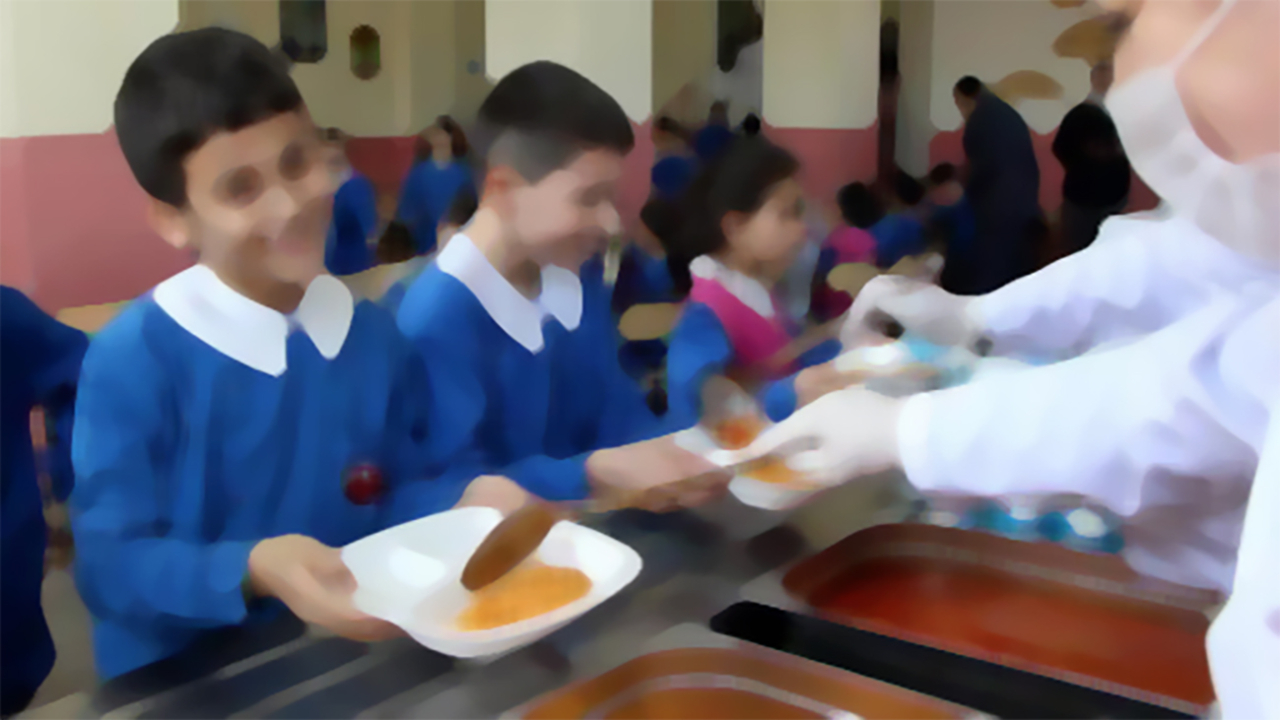 Milyonlarca öğrenciye ücretsiz okul yemeği! Tarih belli oldu...