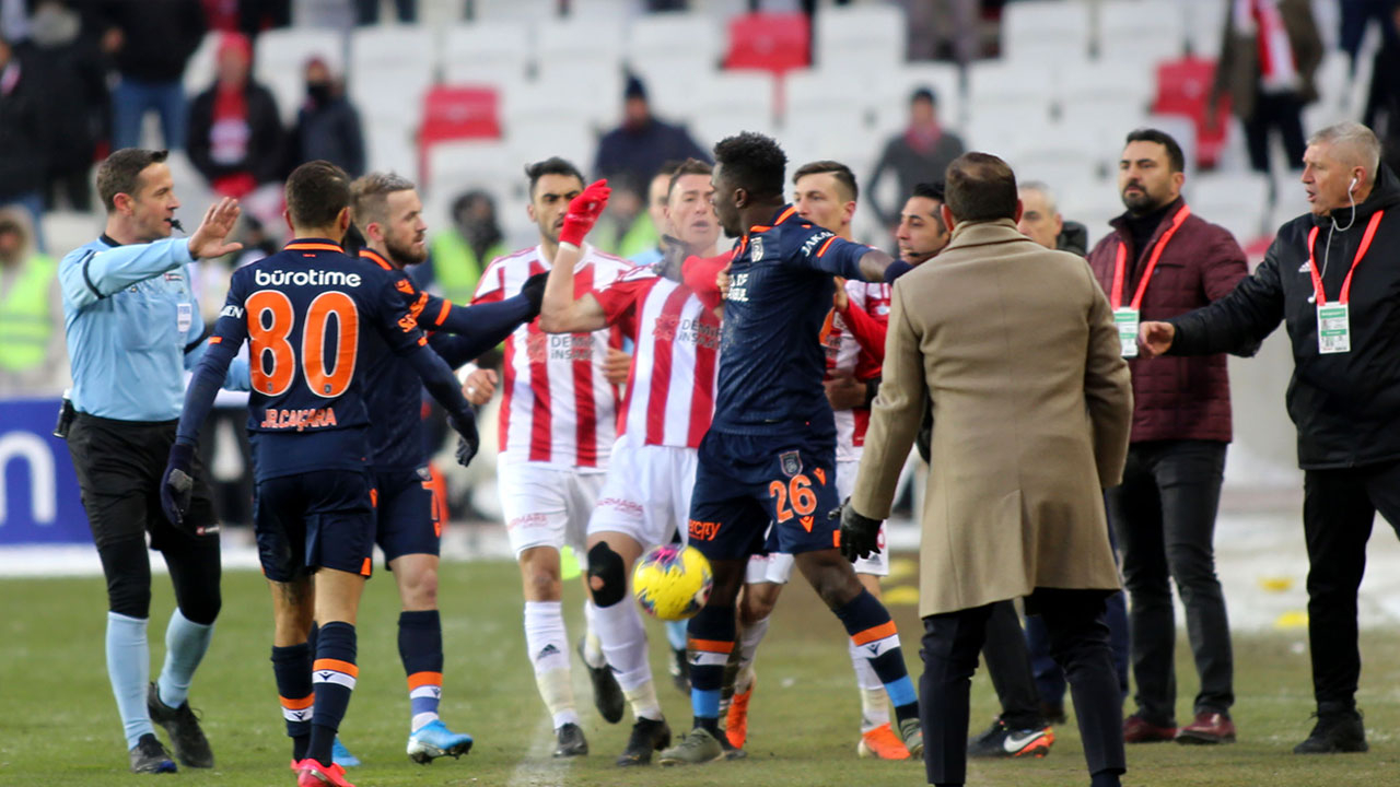 Hakem Halis Özkahya'ya suç duyurusu