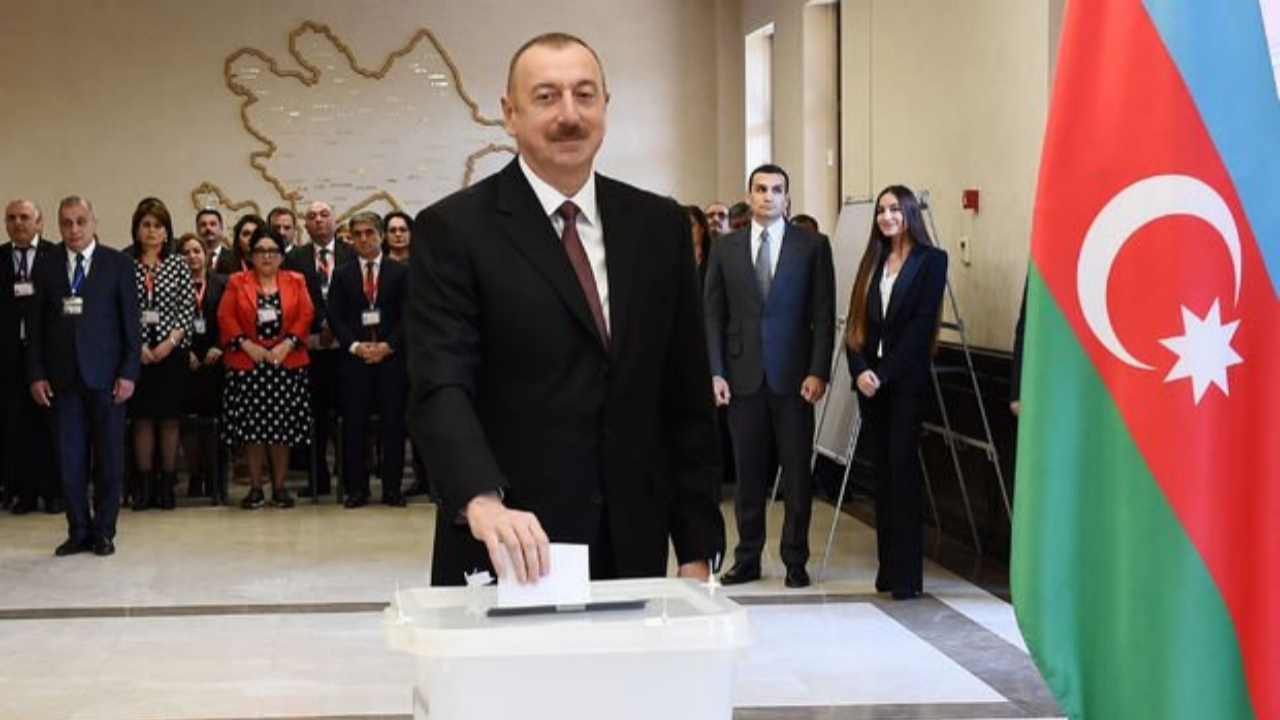 Azerbaycan seçimlerde 'yeniden Aliyev' dedi
