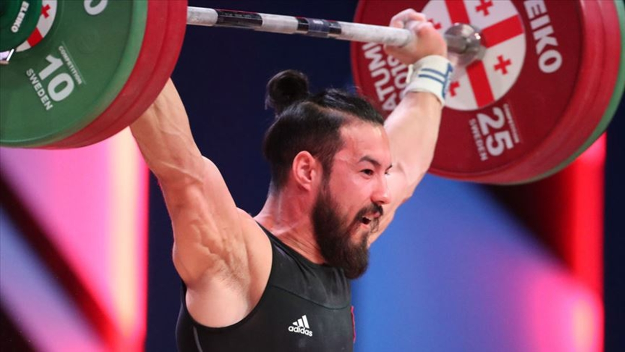 Milli halterci İsmayilov'dan 3 altın madalya!