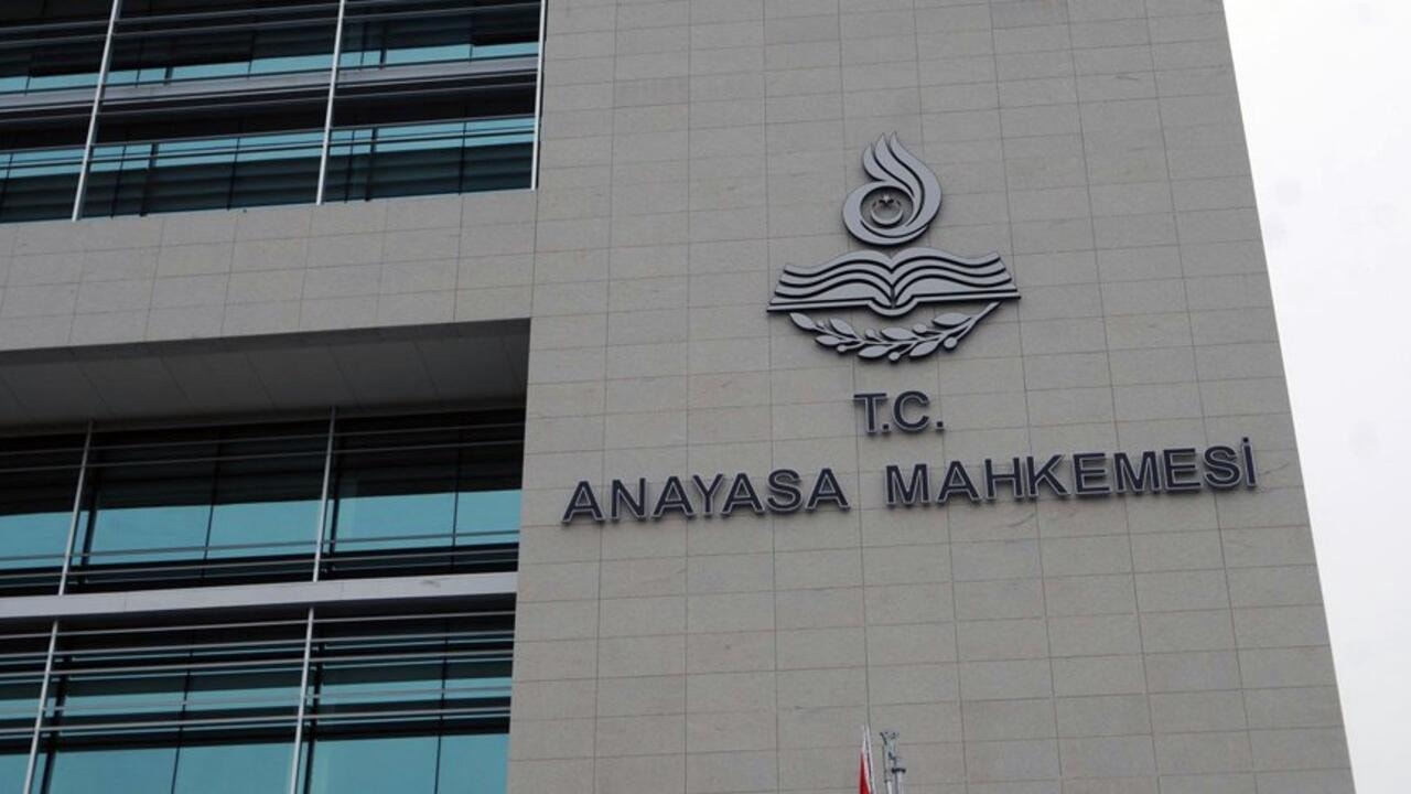 6 siyasi partinin hesabında uygunsuzluk