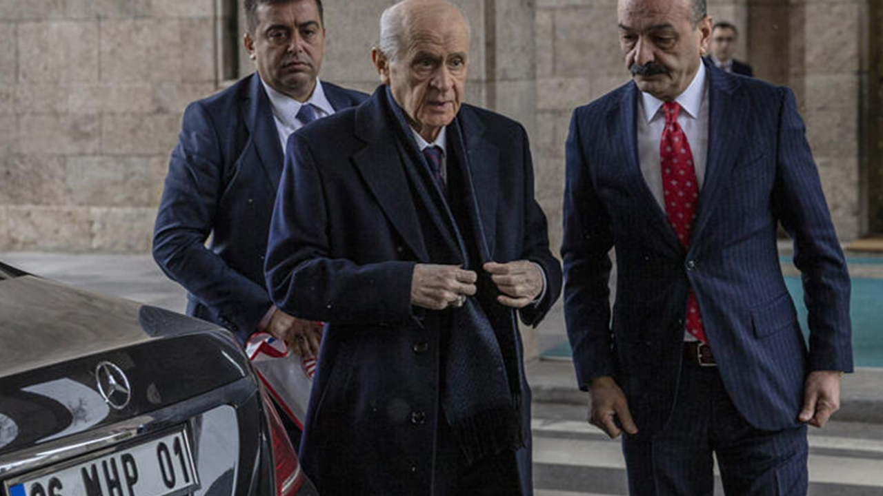Bahçeli'den Harran Belediye Başkanı'na sürpriz hediye