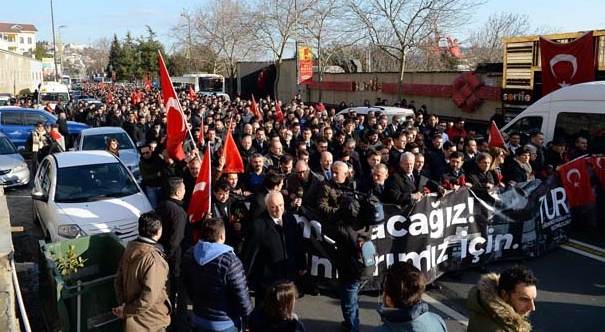 Hep birlikte Reina'ya yürüdüler!