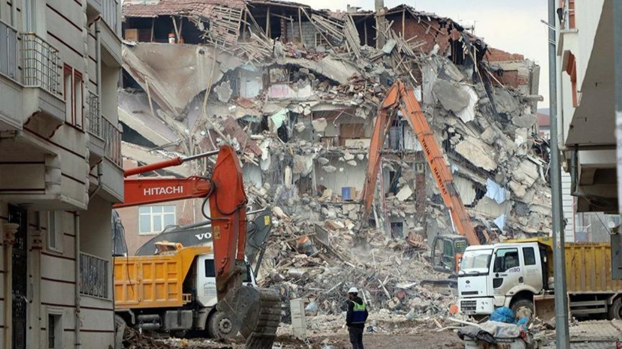 Deprem bölgesinde hırsızlık yapan 6 kişi tutuklandı
