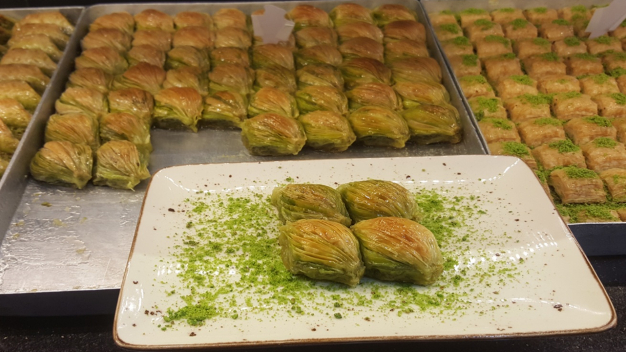 FETÖ'den yargılanan ünlü baklavacıya istenen ceza belli oldu