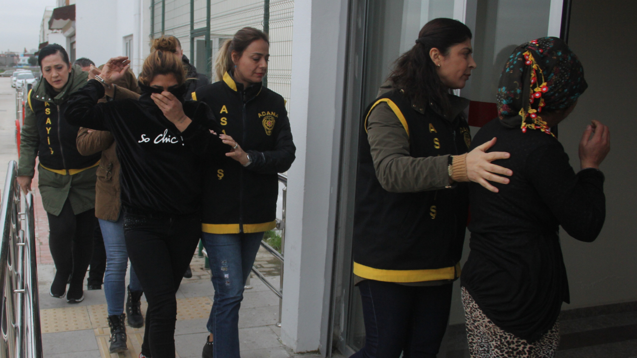 Fantezi isteyen şoförü ısırıp kaçtılar