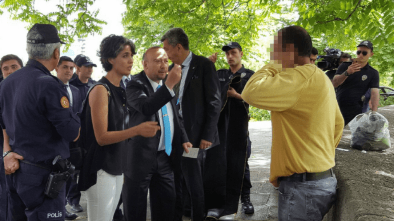 Meclis'te yine intihar şov yaptı