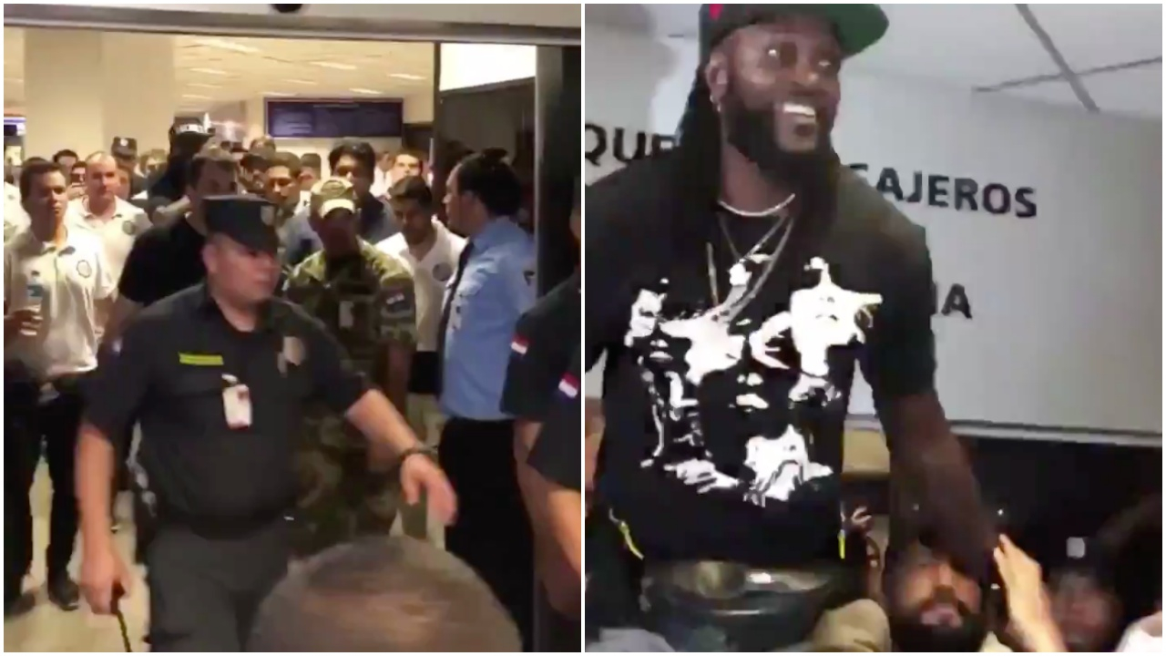 Adebayor, yeni takımında krallar gibi karşılandı