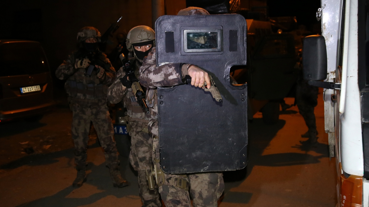 Terör propagandası yapanlara şafak operasyonu