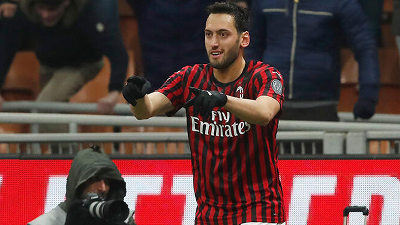 Hakan Çalhanoğlu'ndan Milan'a kötü haber