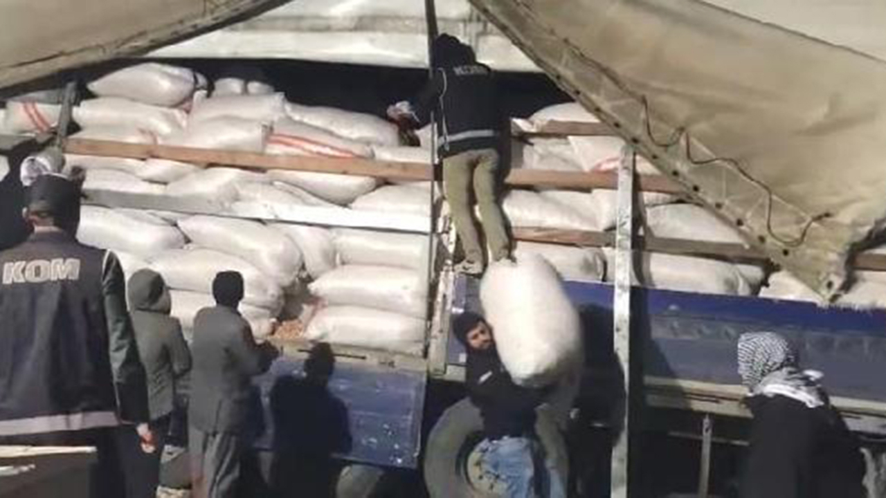 Fıstık çuvalları arasında 38 bin paket kaçak sigara çıktı