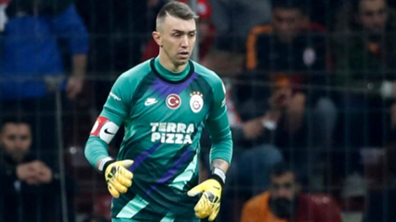 Muslera 10 maçı gol yemeden bitirdi..