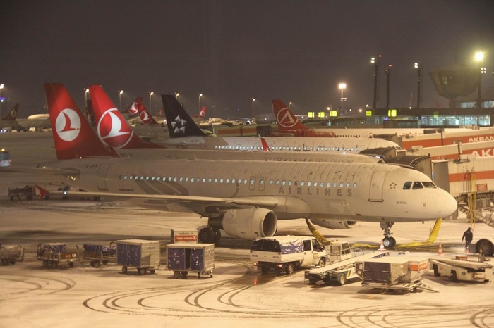 Atatürk Havalimanı uçuşlara kapatıldı