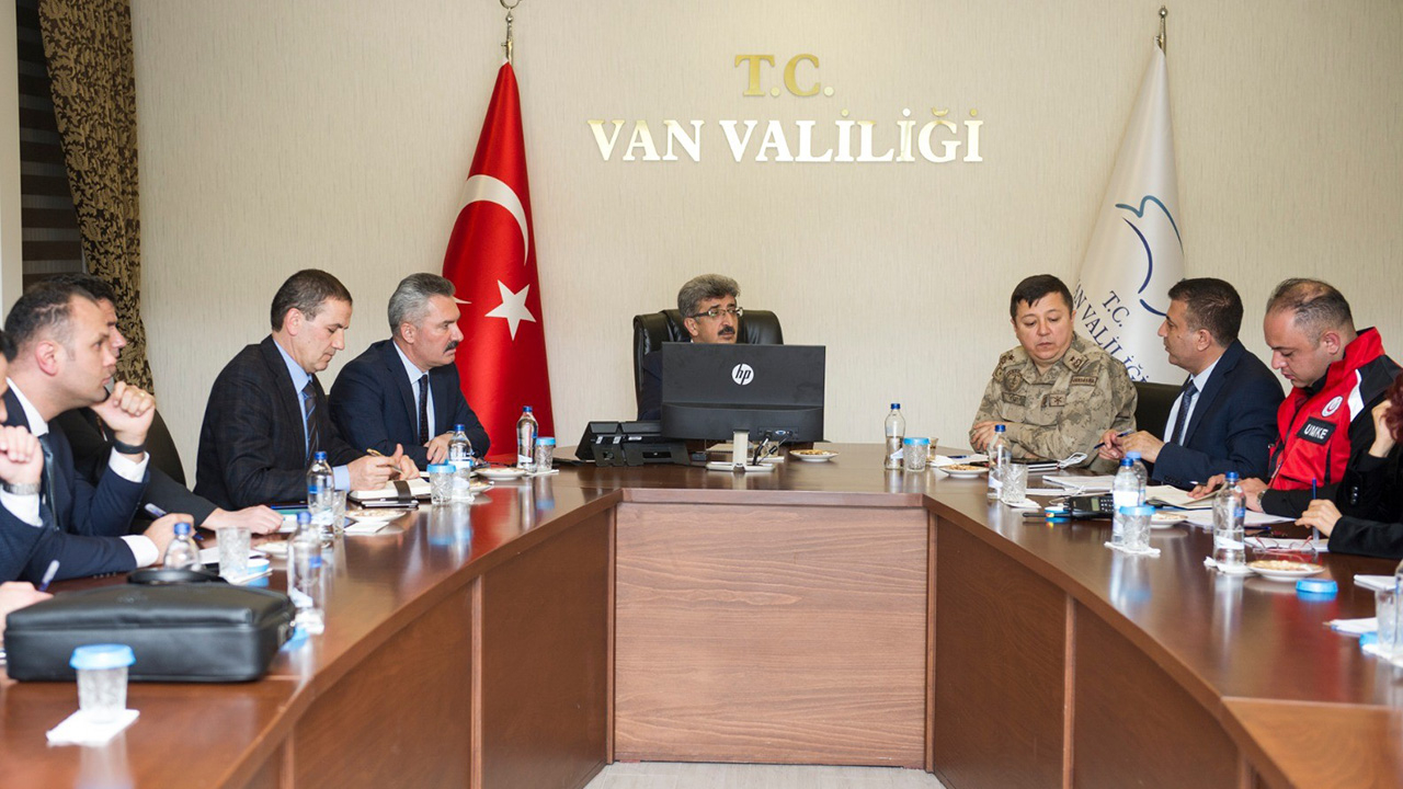 Van'da olağanüstü 'koronavirüs' toplantısı