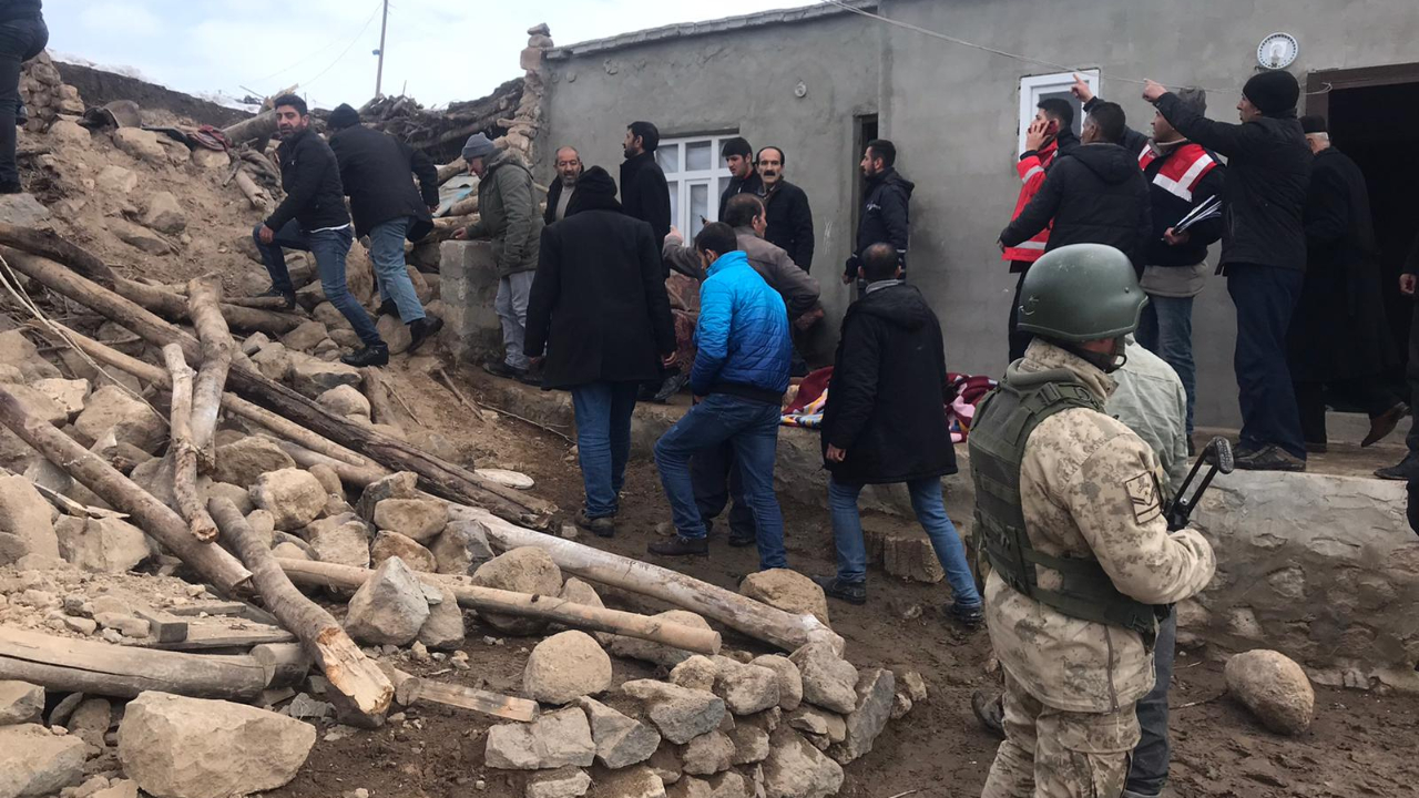 Fuat Oktay: Van'da arama kurtarma çalışmaları tamamlandı