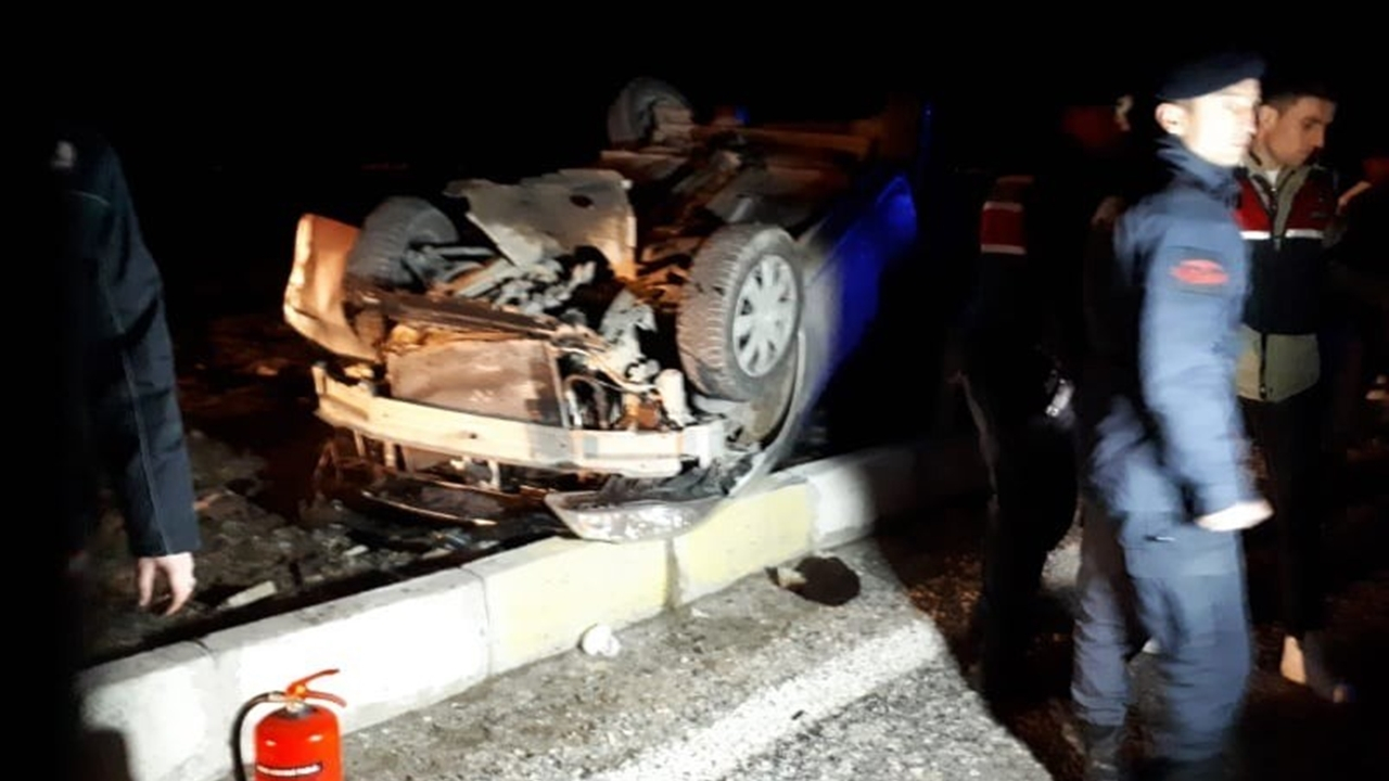 Yolcu otobüsü ile otomobil çarpıştı...