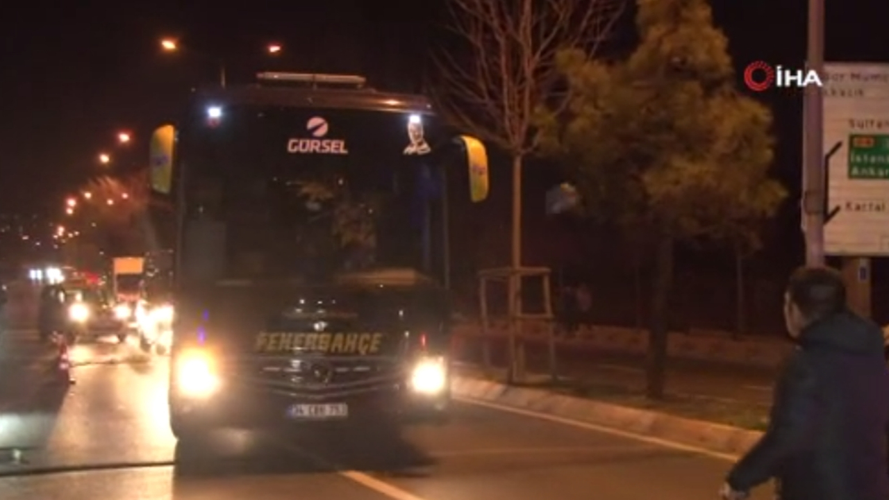 Fenerbahçe takım otobüsüne saldırı...