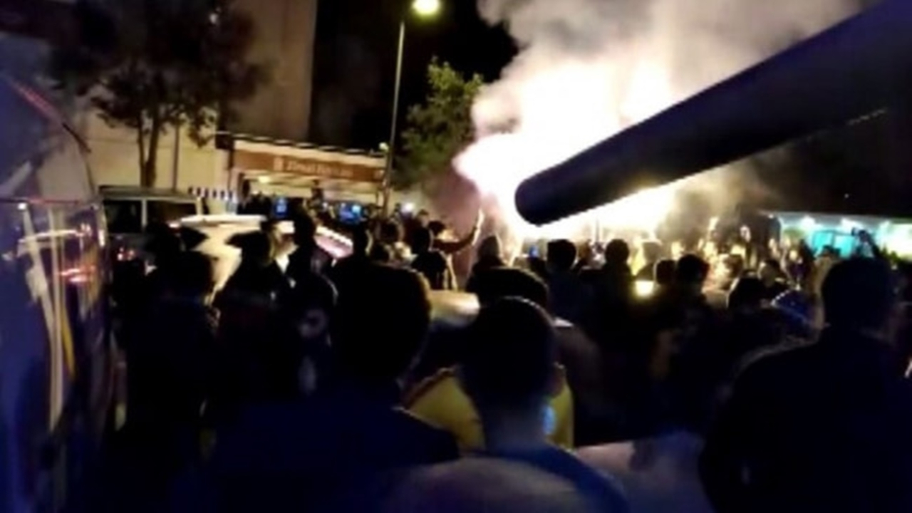 Fenerbahçe - Galatasaray taraftarları arasında kavga çıktı!