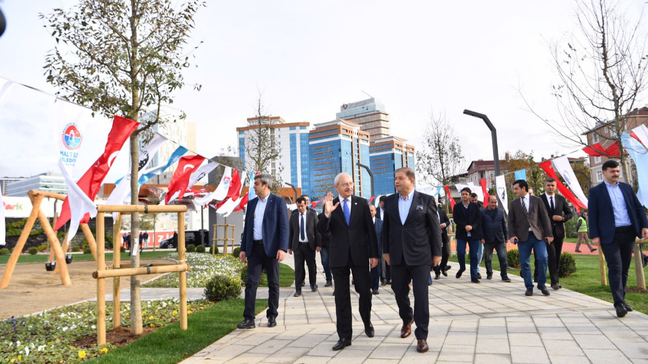CHP'li belediyenin park tiyatrosu
