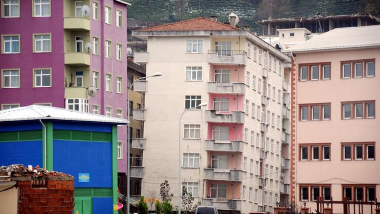 Pisa kulesi değil, Rize'de bir bina!