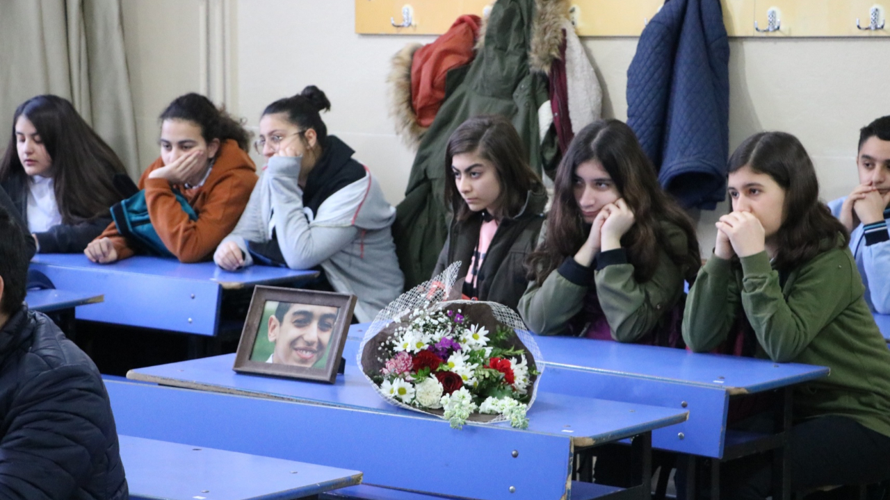 Depremde ölen Miraç'ın okulunda hüzünlü ders