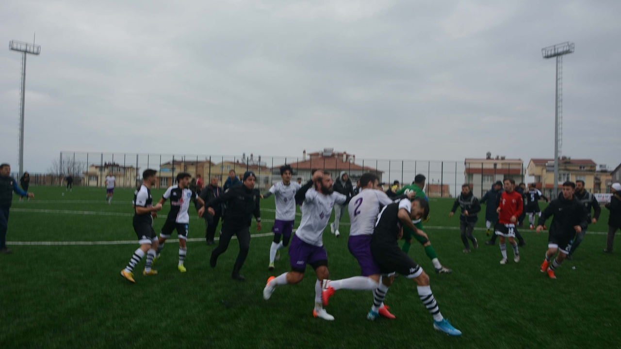 Sinop'ta maçın ardından ortalık karıştı (1)