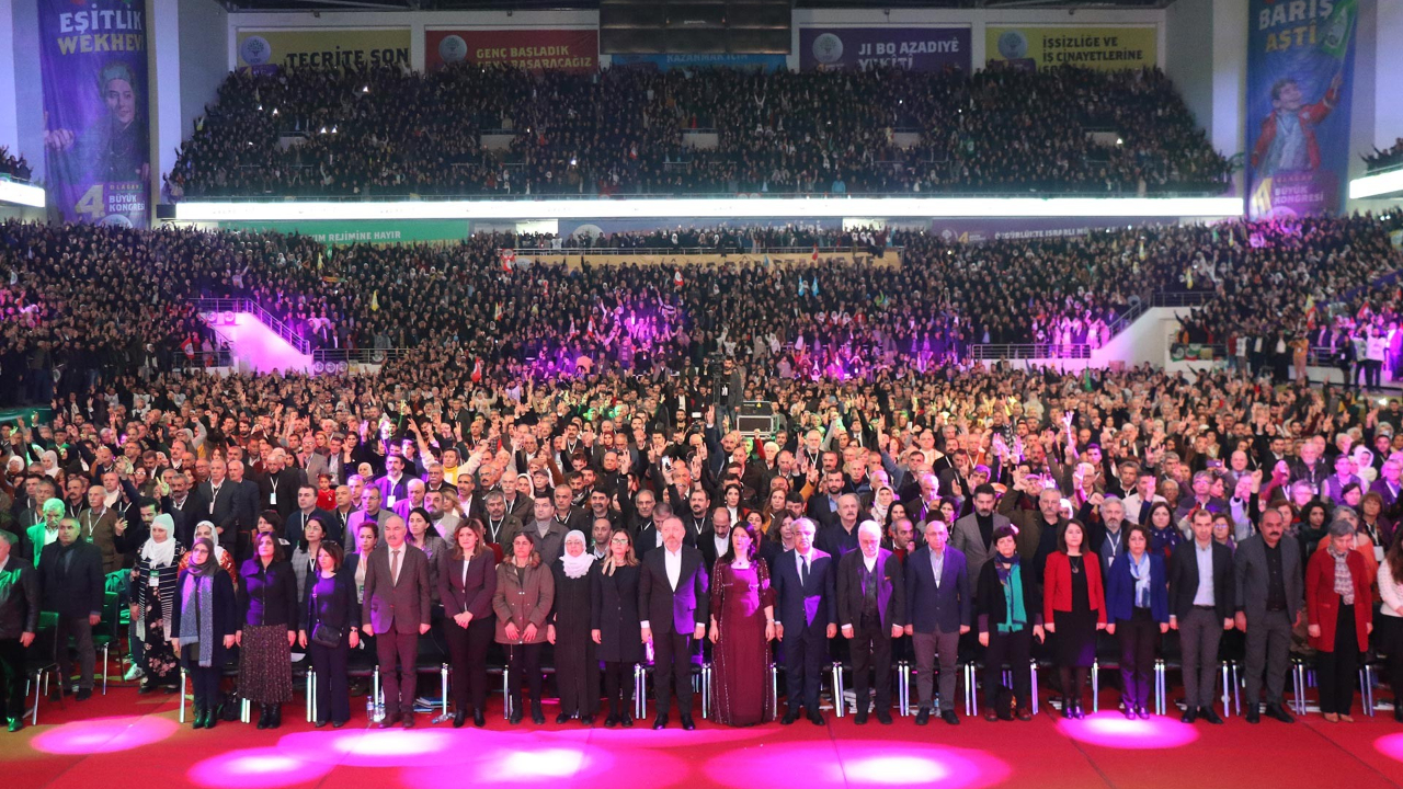Teröristlere saygı duruşunda bulunulan HDP kongresine soruşturma!