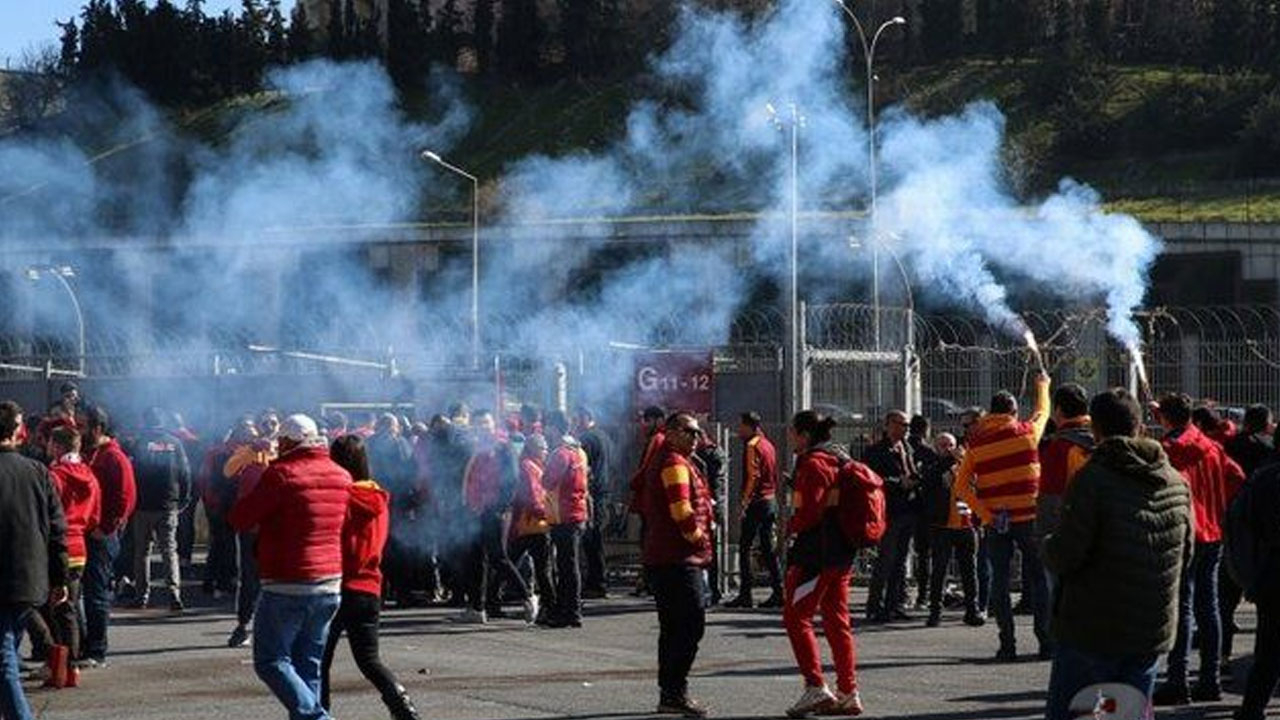Derbide sahaya viski bardağı attılar!