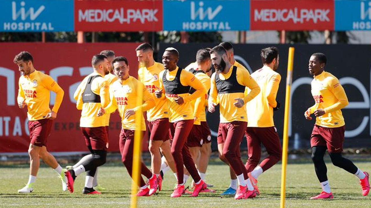 Galatasaray'da son dakika! Lemina sahaya indi...