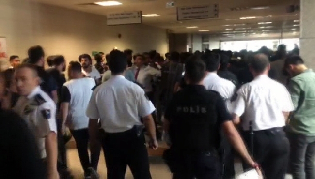 İstanbul Adalet Sarayında iki grup birbirine girdi!