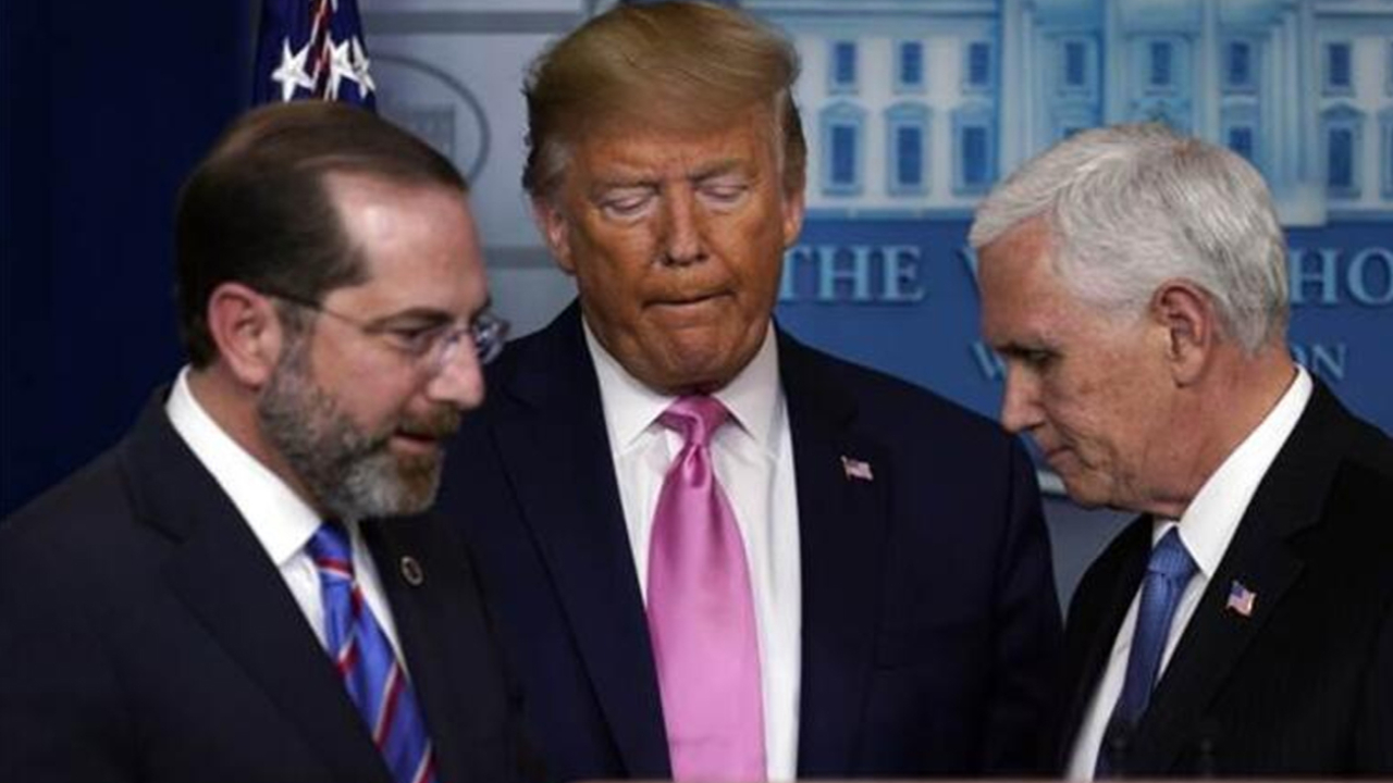 Trump'ın elindeki Kovid-19 (koronavirüs) kağıdında Türkiye detayı
