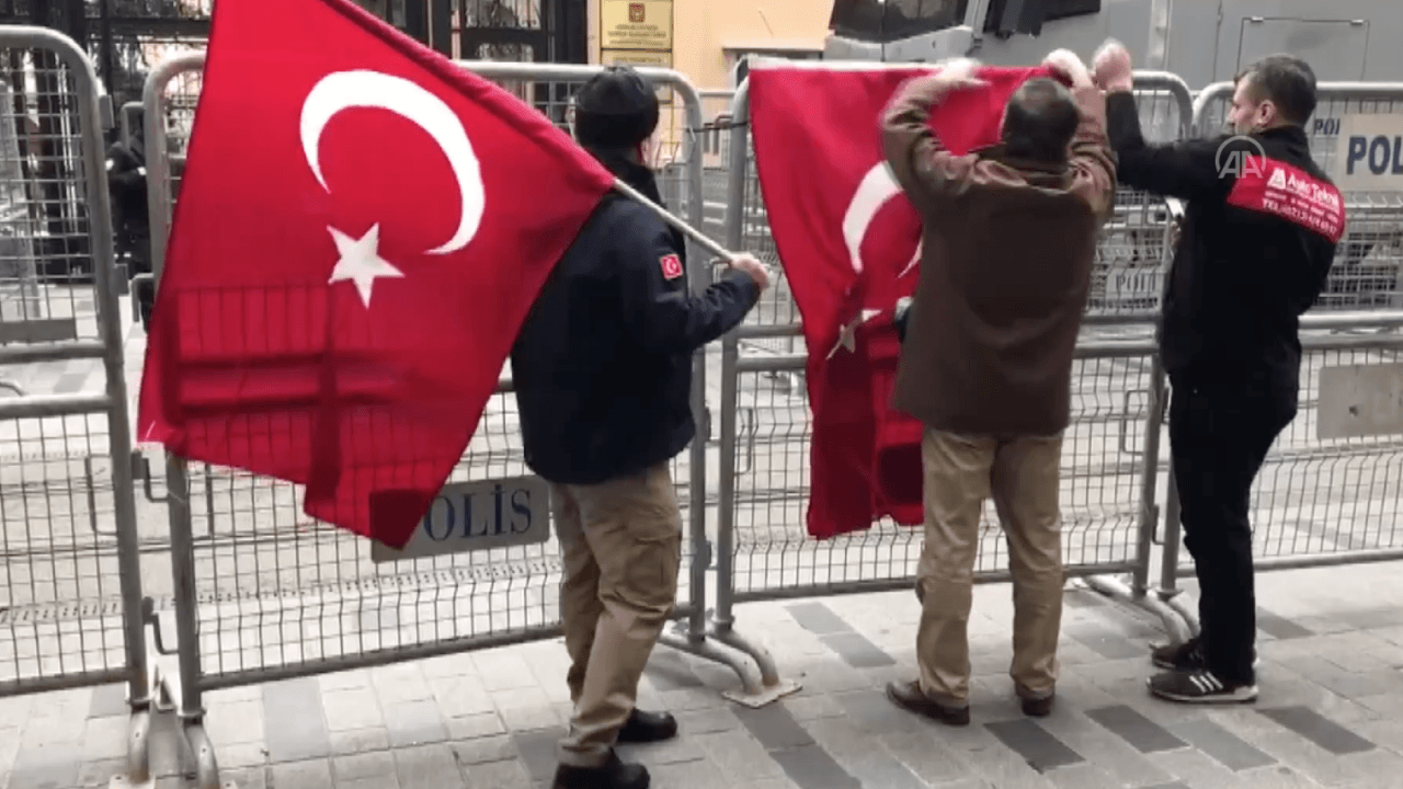 İstanbul'da Rus konsolosluğunda protesto
