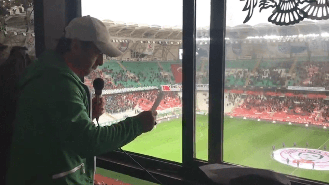 Konyaspor'dan şehitler için! Tüm stat tek yürek...