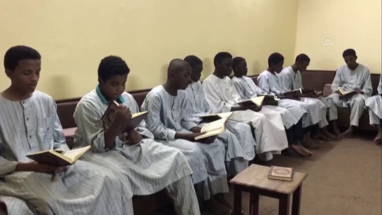 Sudan'da şehit askerler için hatim duası!