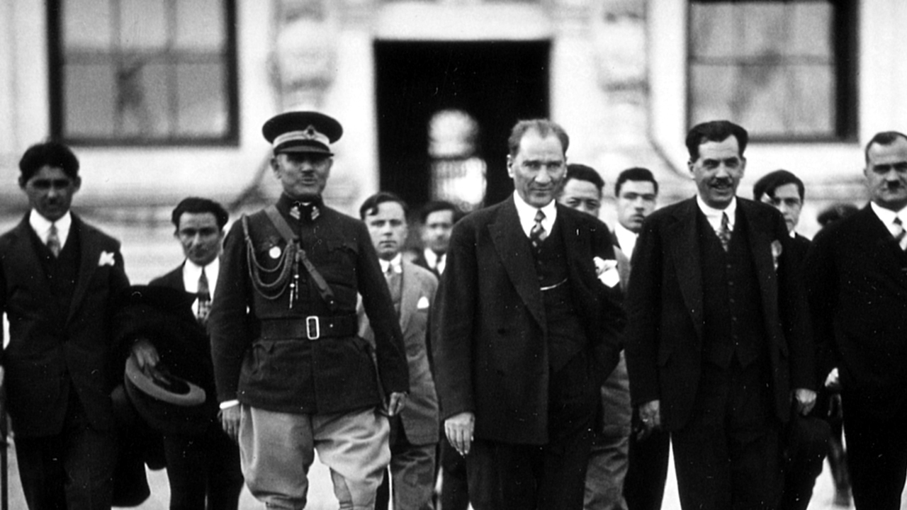CHP'li Barış Yarkadaş'tan Atatürk'e ihanet!