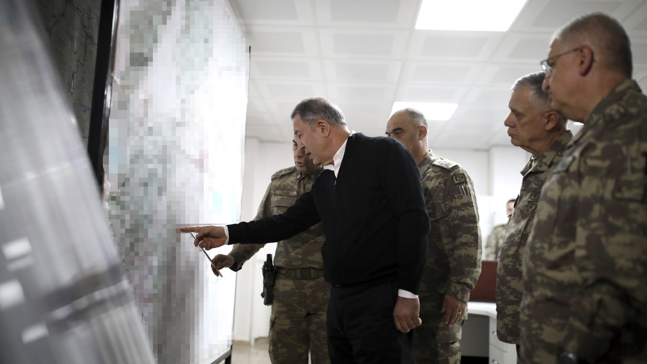 Milli Savunma Bakanı Akar sınırın sıfır noktasında