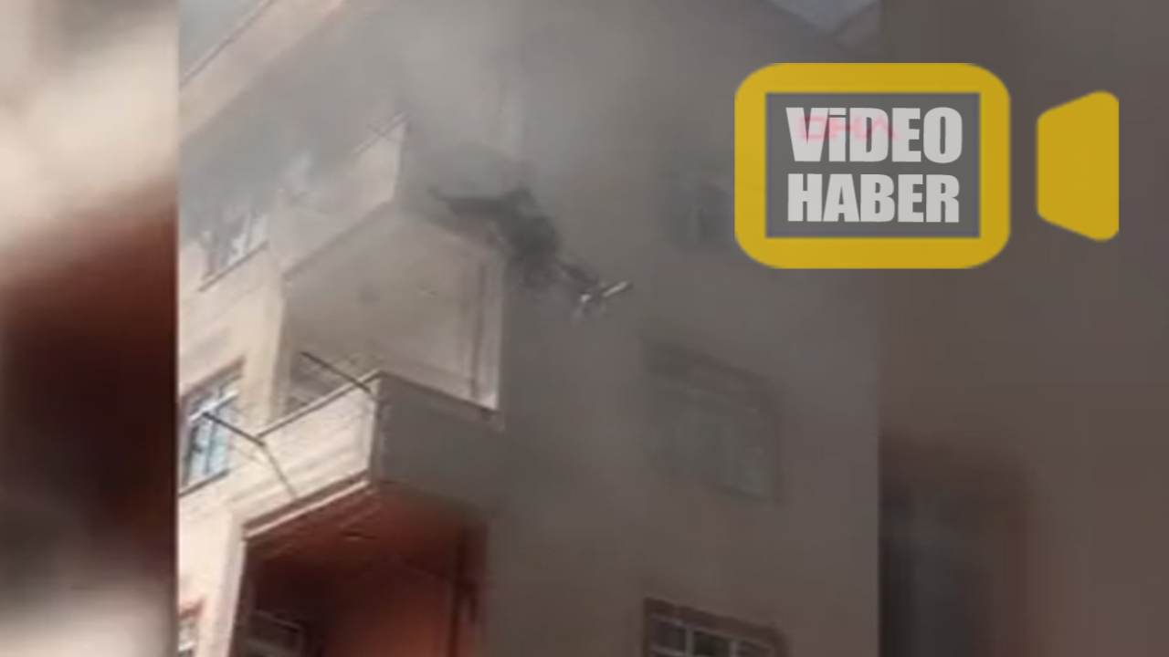 Kağıthane'de yangında can pazarı! Aşağıda açılan battaniyeye böyle atladı
