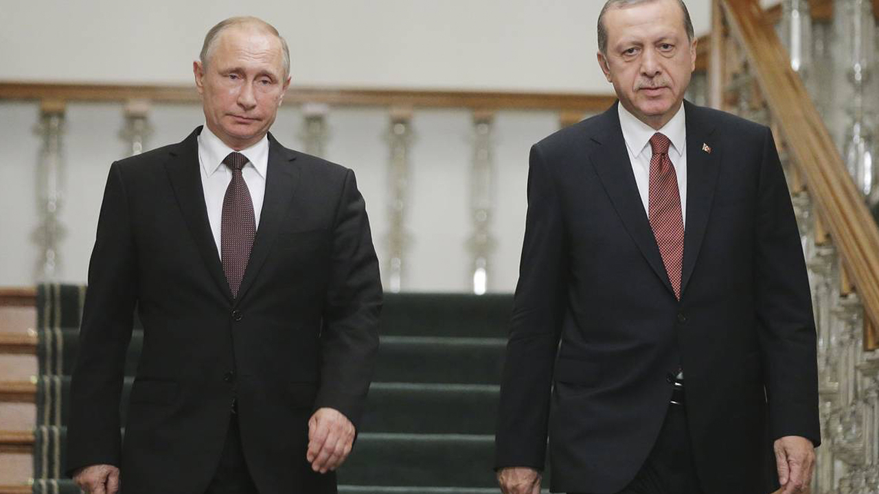 Yıldıray Oğur'a eski dostundan ağır sözler...
