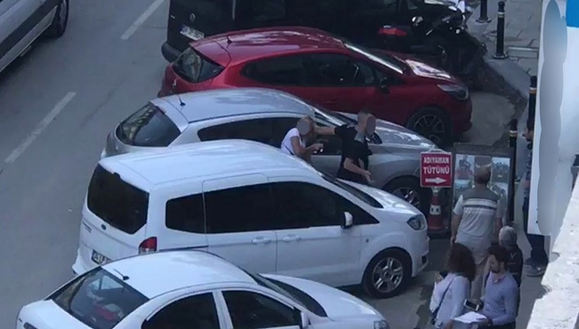 İstanbul’da sokak ortasında kadına şiddet kamerada!
